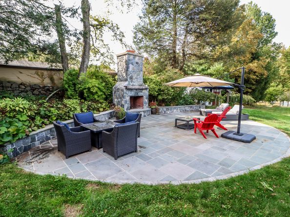 70 Obtuse Hill Road, Brookfield CT 06804