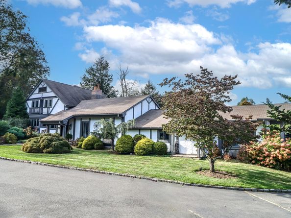 70 Obtuse Hill Road, Brookfield CT 06804