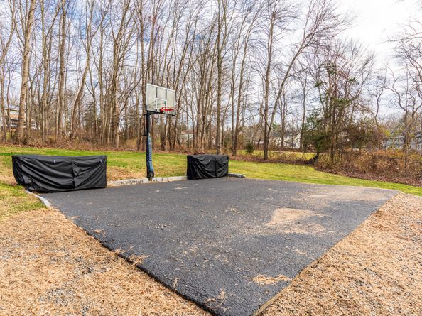 193 Putting Green Road, Trumbull CT 06611