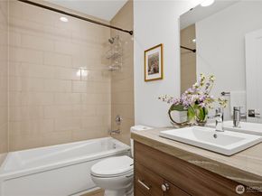 7433 A 4th Avenue NE, Seattle WA 98115