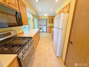12901 Avante Drive, Silverdale WA 98383