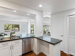 10 143rd Avenue SE 4, Bellevue WA 98007