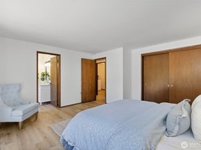 13893 John Street NE, Bainbridge Island WA 98110