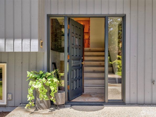 13893 John Street NE, Bainbridge Island WA 98110