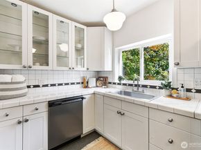 502 32nd Avenue, Seattle WA 98122