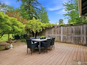 24923 NE 3rd Place, Sammamish WA 98074