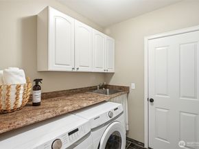 24923 NE 3rd Place, Sammamish WA 98074