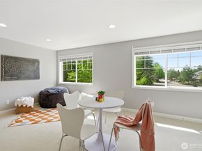 24923 NE 3rd Place, Sammamish WA 98074
