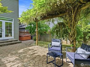 24923 NE 3rd Place, Sammamish WA 98074