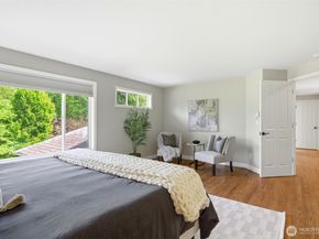 24923 NE 3rd Place, Sammamish WA 98074