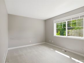 24923 NE 3rd Place, Sammamish WA 98074