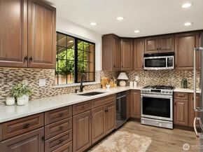 524 7th Ave, Kirkland WA 98033