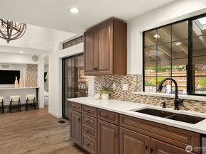 524 7th Ave, Kirkland WA 98033