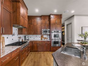 8451 SE 44th Street, Mercer Island WA 98040