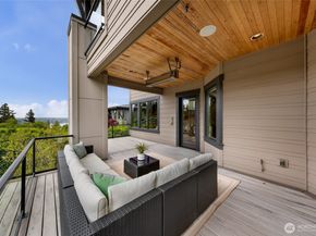 8451 SE 44th Street, Mercer Island WA 98040