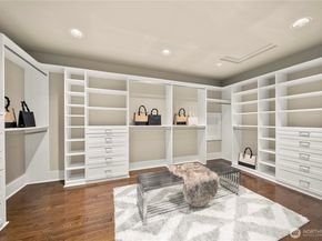 10021 NE 16th Place, Bellevue WA 98004