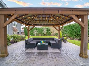 10021 NE 16th Place, Bellevue WA 98004