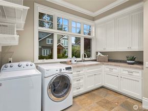 10021 NE 16th Place, Bellevue WA 98004