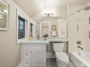 10021 NE 16th Place, Bellevue WA 98004
