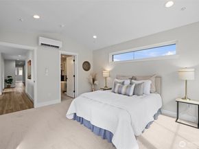 523 Bridges Avenue S, Kent WA 98032