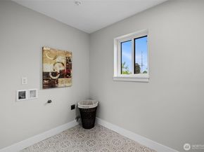 523 Bridges Avenue S, Kent WA 98032