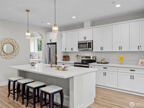 523 Bridges Avenue S, Kent WA 98032