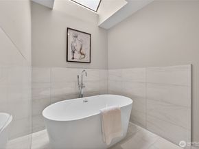 12610 NE 68th Place, Kirkland WA 98033
