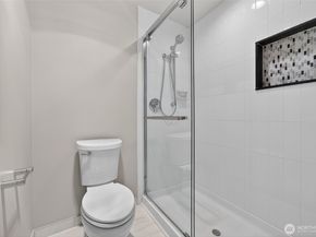 12610 NE 68th Place, Kirkland WA 98033