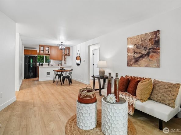 14210 NE 181st Place M103, Woodinville WA 98072