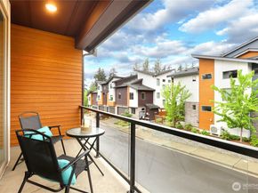 954 Dove Tail Lane NW 4, Bainbridge Island WA 98110