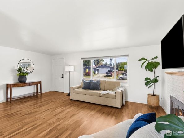 17035 128th Avenue SE, Renton WA 98058