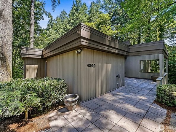 4200 W Lake Sammamish Parkway SE, Bellevue WA 98008