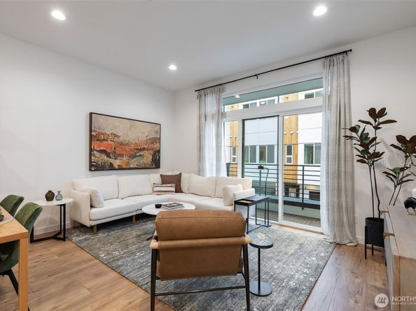 1122 129th Court NE, Bellevue WA 98005