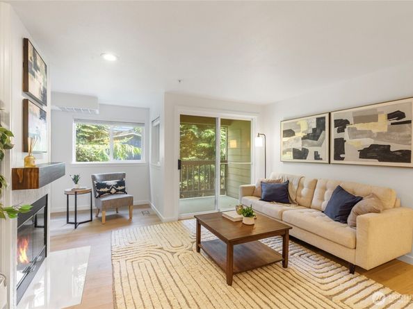 18523 68th Avenue NE 102, Kenmore WA 98028