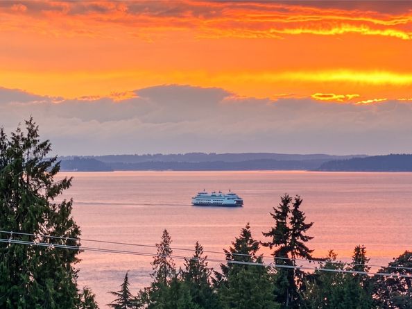 9297 44th Avenue SW, Seattle WA 98136