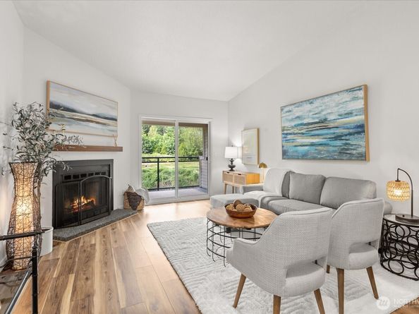 10822 E Riverside Drive A303, Bothell WA 98011