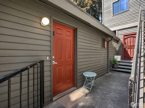 4111 Whitman Avenue N 205, Seattle WA 98103