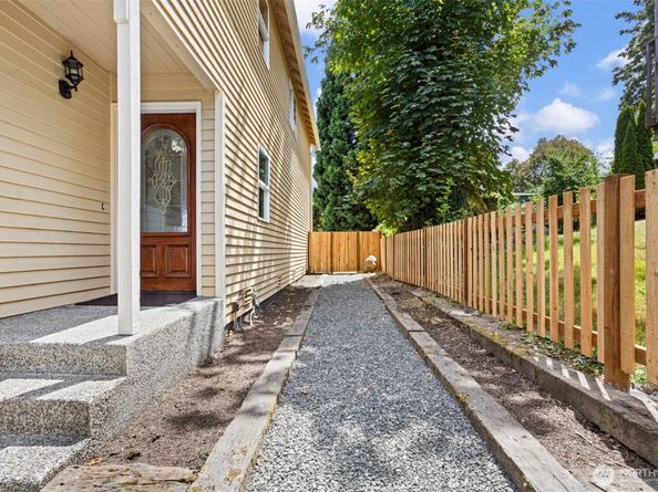 278 Lind Avenue NW, Renton WA 98057