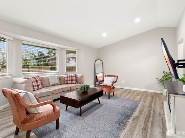 206 W Marilyn Avenue, Everett WA 98204