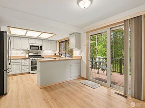 22934 SE 37th St, Sammamish WA 98075