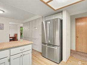 22934 SE 37th St, Sammamish WA 98075