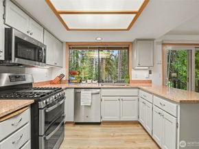 22934 SE 37th St, Sammamish WA 98075