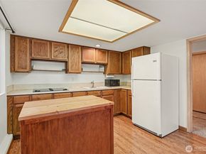 22934 SE 37th St, Sammamish WA 98075