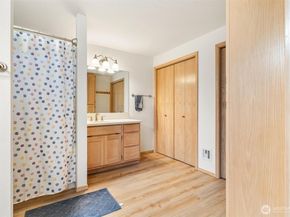 22934 SE 37th St, Sammamish WA 98075