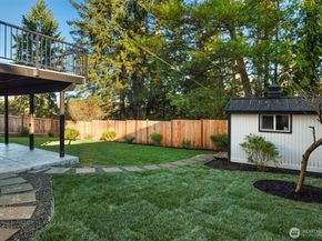 1023 109th Avenue SE, Bellevue WA 98004