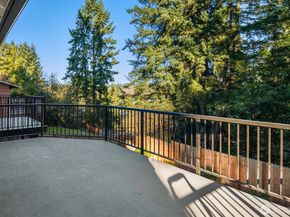 1023 109th Avenue SE, Bellevue WA 98004