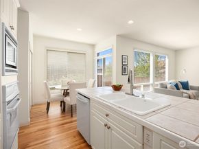 23713 SE 5th Court, Sammamish WA 98074