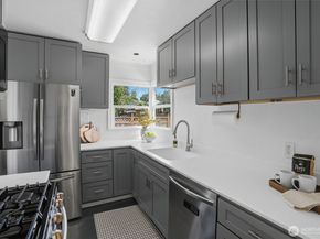 1329 N Cambrian Avenue, Bremerton WA 98312