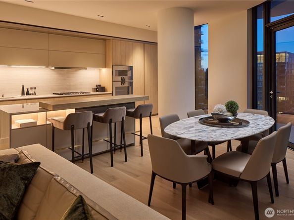 838 Avenue Square NE 1805, Bellevue WA 98004