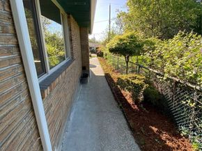 4916 24th Place S, Seattle WA 98108